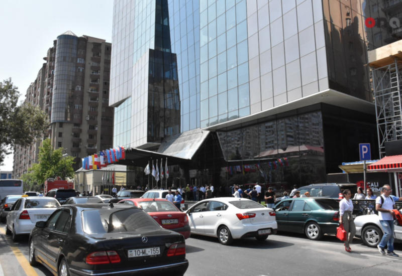 Эвакуация в известном бизнес-центре в Баку