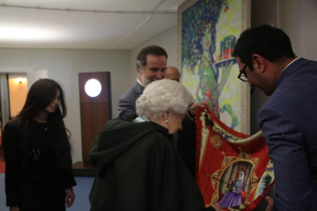 Азербайджанский художник рассказал о встрече с Королевой Елизаветой II