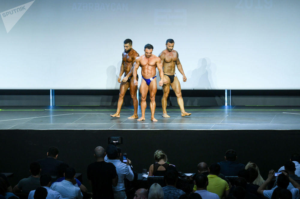 Железные мышцы: в Баку выбрали самых мускулистых бодибилдеров