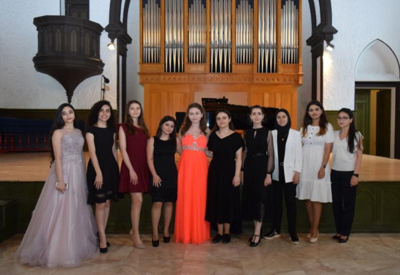 Талантливые музыканты выступили в рамках проекта Филармонии "Gənclərə dəstək"