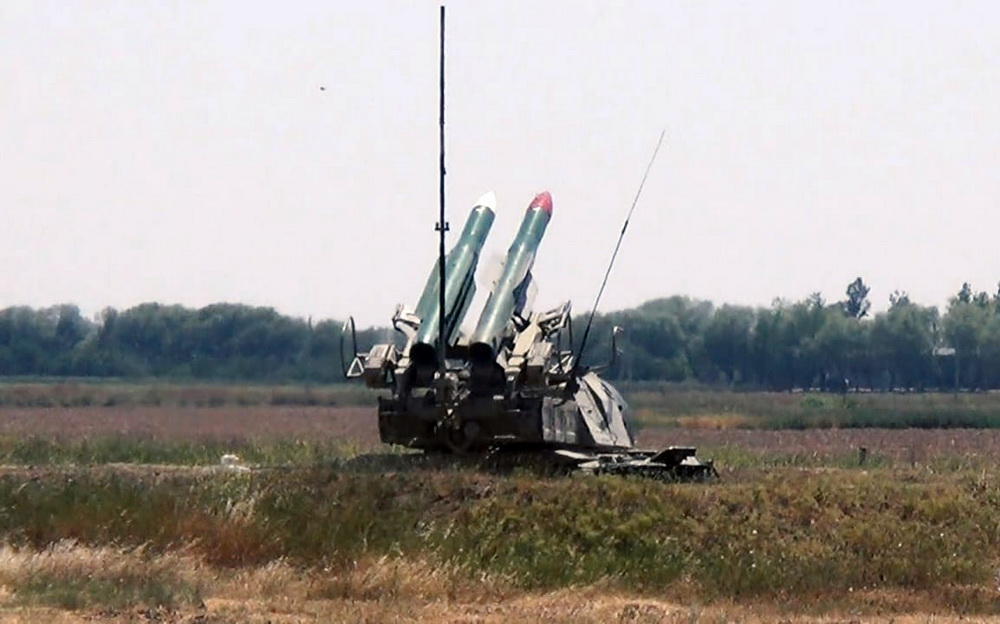 Азербайджан вывел ракетные и артиллерийские установки на огневые позиции