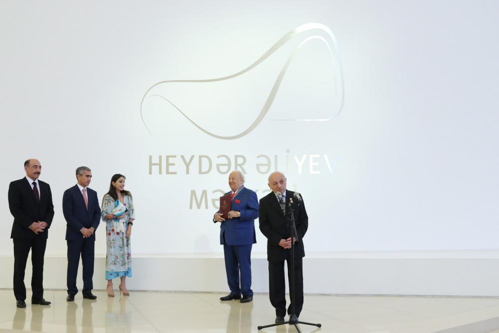 Вице-президент Фонда Гейдара Алиева Лейла Алиева приняла участие в церемонии открытия выставки всемирно известного художника Зураба Церетели