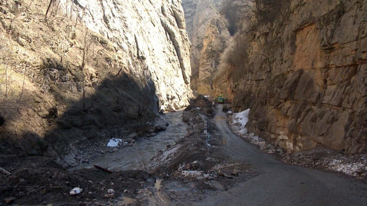 В Азербайджане ремонтируют дорогу Губа-Хыналыг