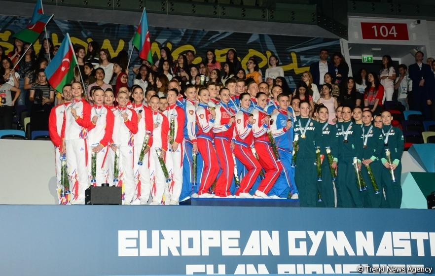 В Баку состоялась церемония награждения победителей Чемпионата Европы по аэробной гимнастике в командном зачете среди взрослых гимнастов