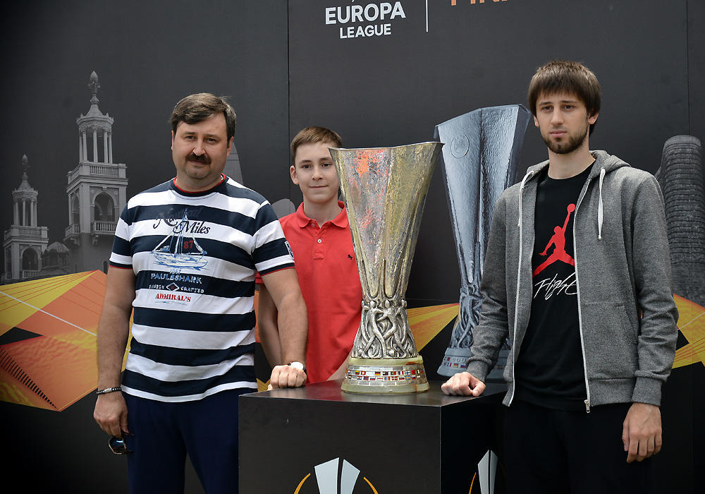 Оуэн и Тольдо открыли Фестиваль Лиги Европы УЕФА в Баку