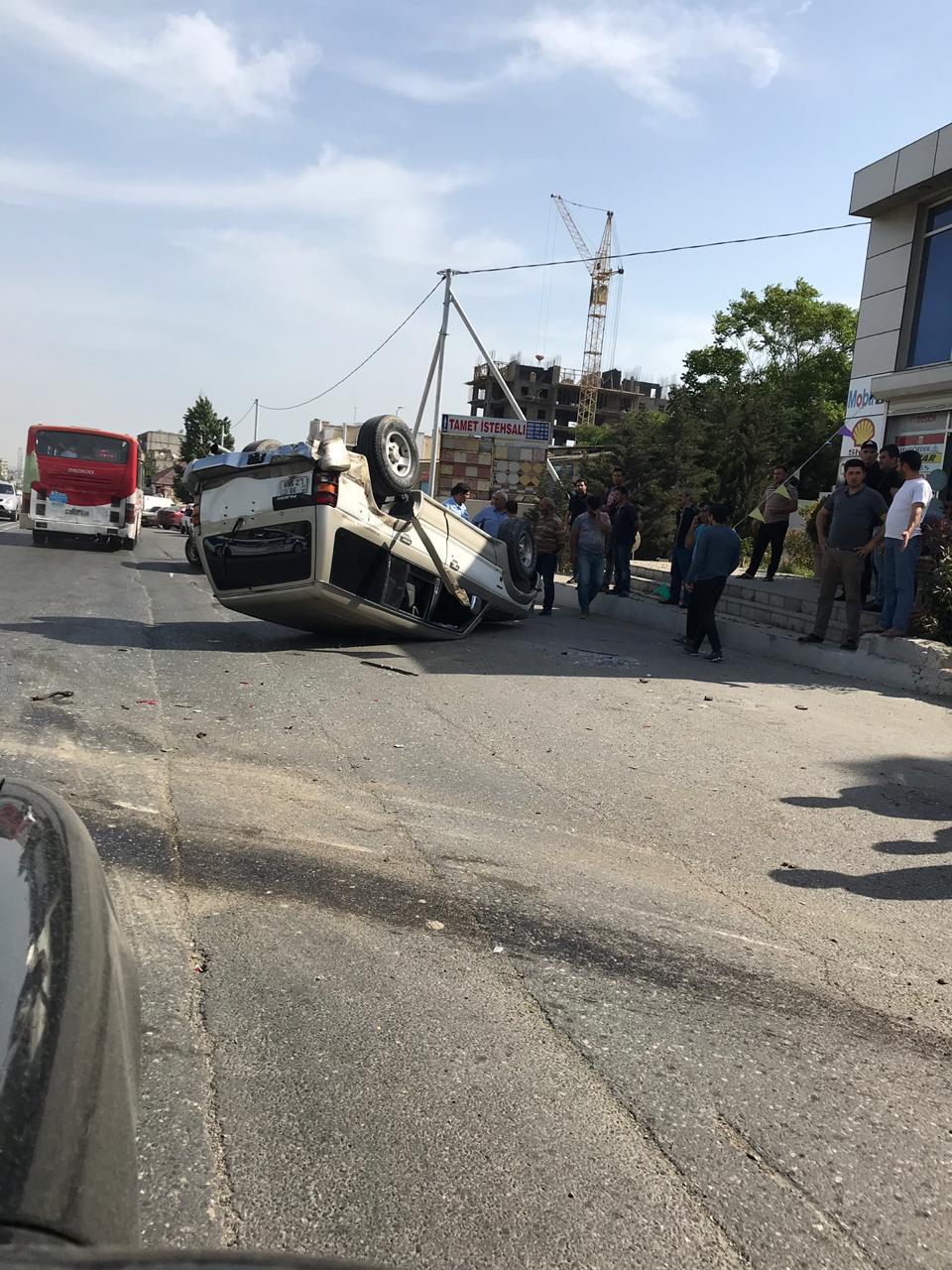 Тяжелое ДТП в Баку, есть пострадавший