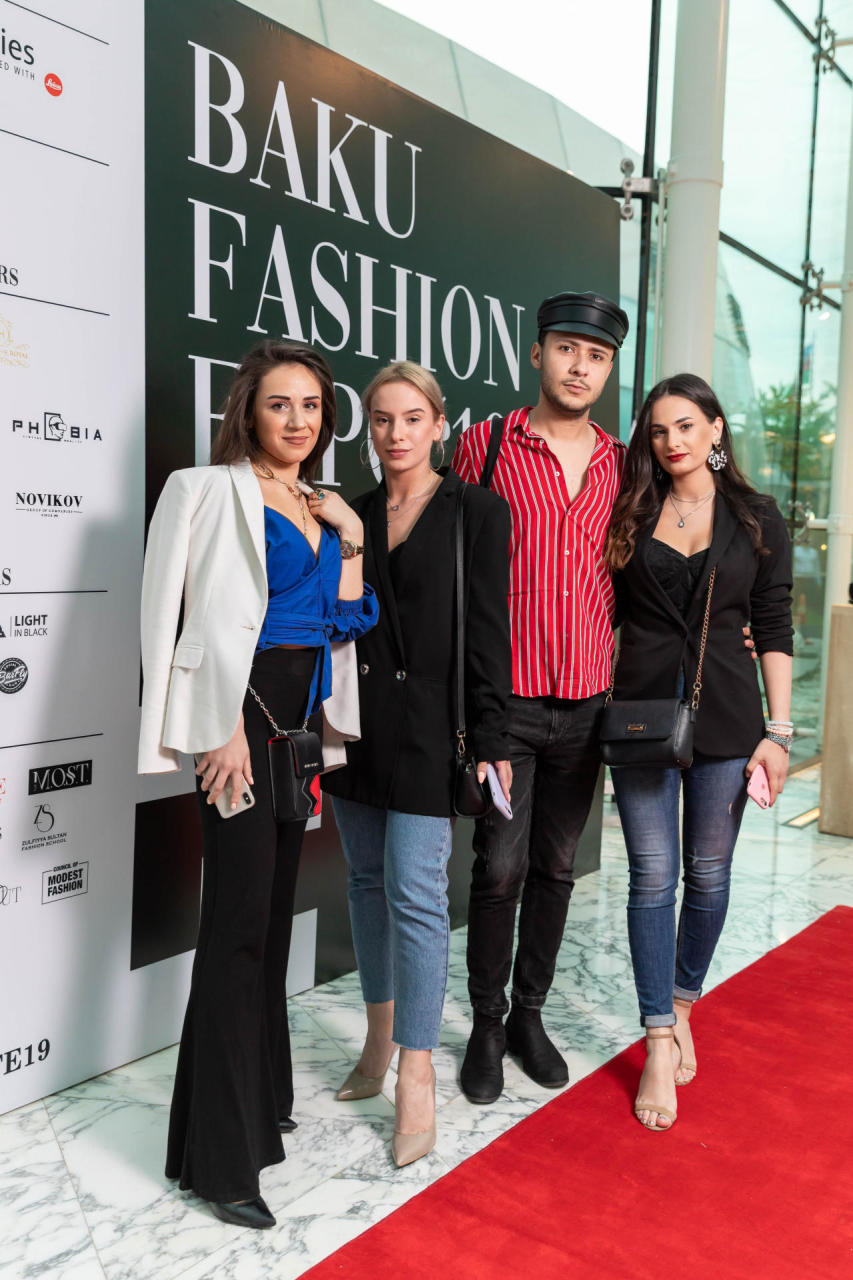 Baku Fashion Expo 2019 – от коллекции Versace до скетча в режиме виртуальной реальности
