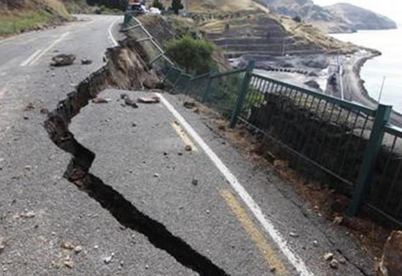Момент мощного землетрясения засняли на концерте в Перу