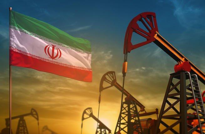 Продажи нефти Ираном резко сократились из-за санкций США