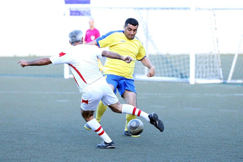 İlham Namiq Kamalın şərəfinə futbol matçı keçirildi: Məşhurlar meydana çıxdı