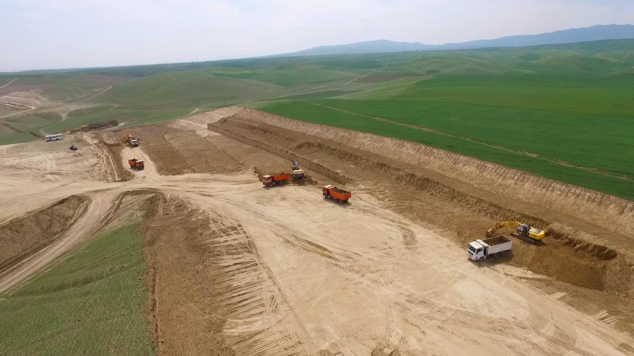 В Азербайджане расширяют одну из региональных автодорог