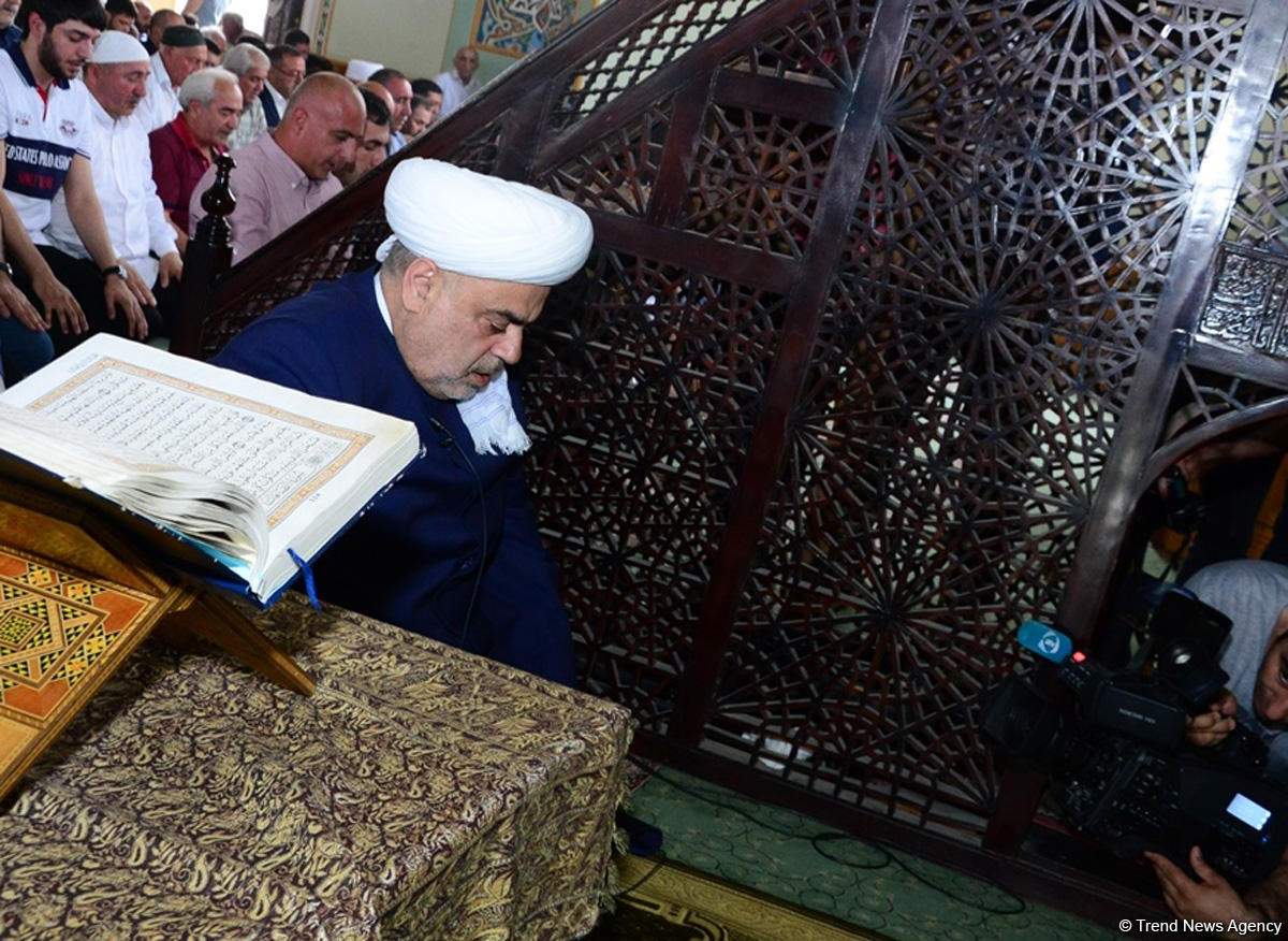 В мечети Тезепир совершен намаз по случаю праздника Рамазан