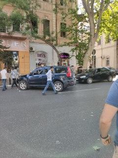 Серьезное ДТП в центре Баку
