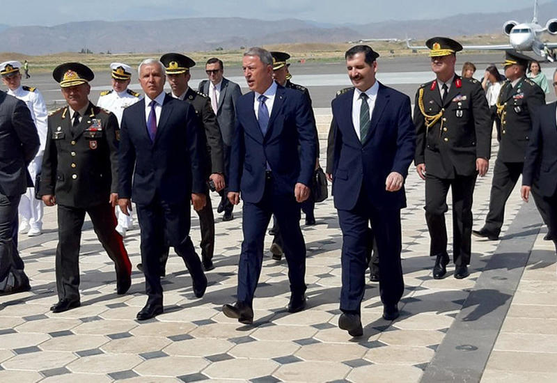 Глава минобороны Турции будет наблюдать за военными учениями в Нахчыване