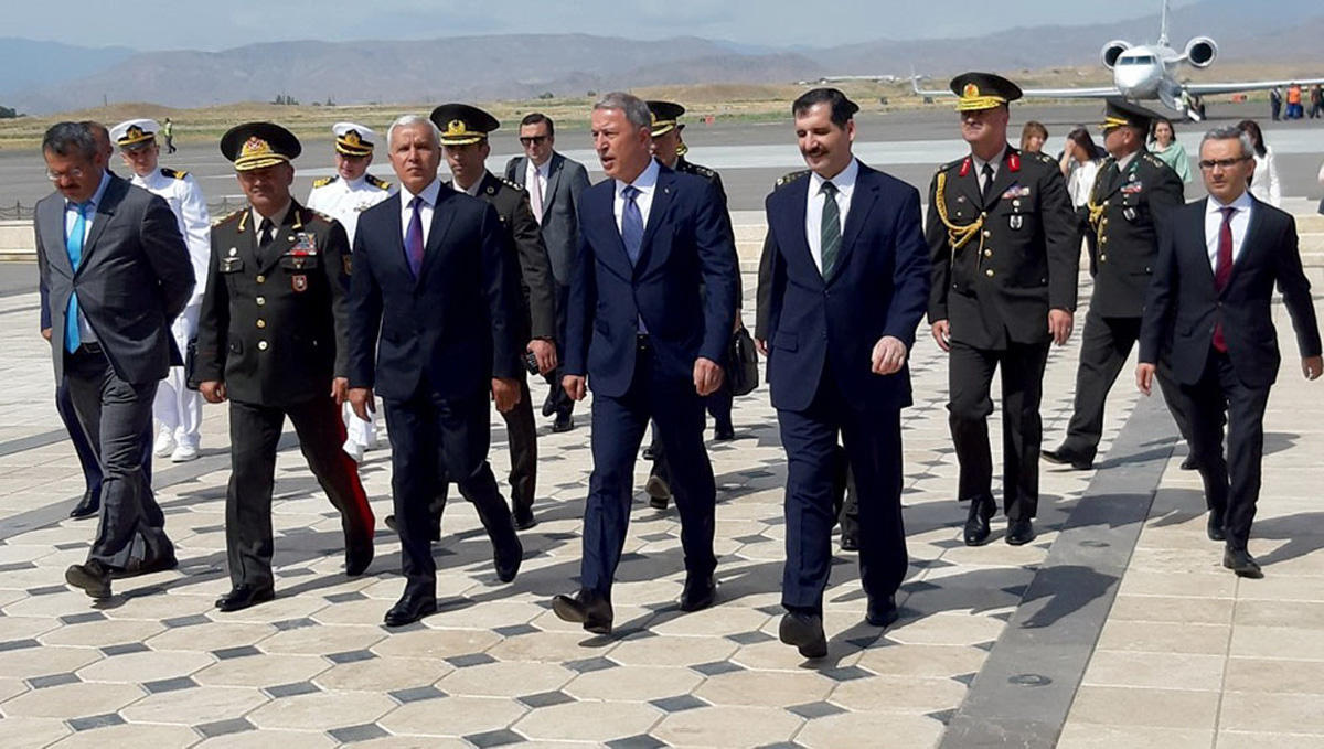 Глава минобороны Турции будет наблюдать за военными учениями в Нахчыване