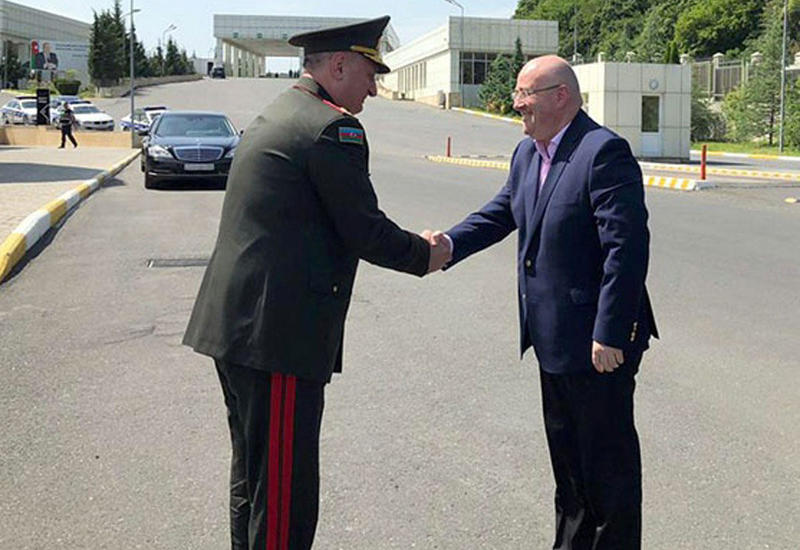 Министр обороны Грузии прибыл на переговоры в Азербайджан