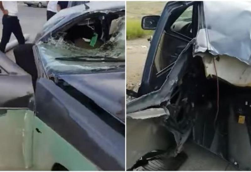 Тяжелая авария в Баку: автомобиль разорвало пополам