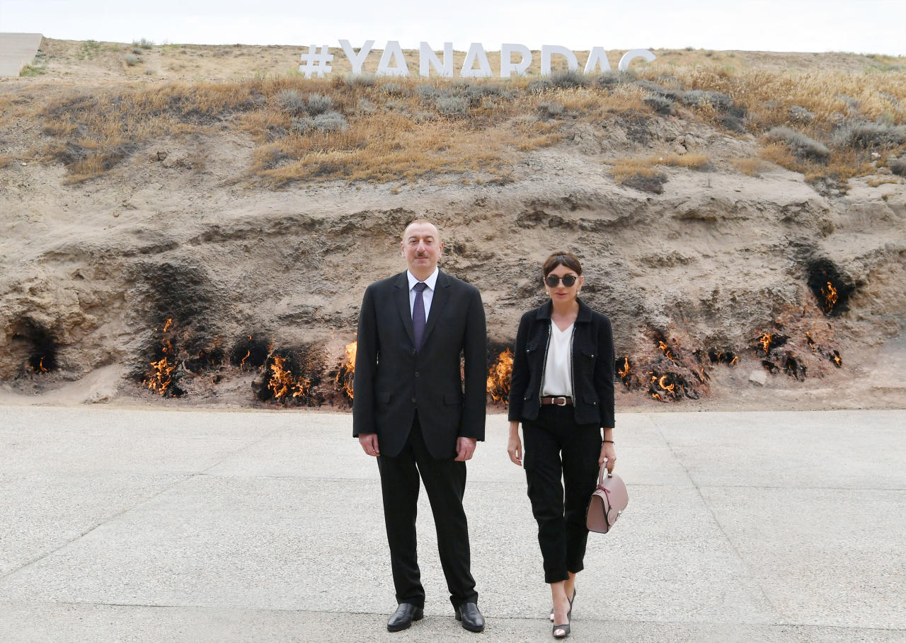 Президент Ильхам Алиев и Первая леди Мехрибан Алиева приняли участие в открытии заповедника «Янардаг» после капитальной реконструкции