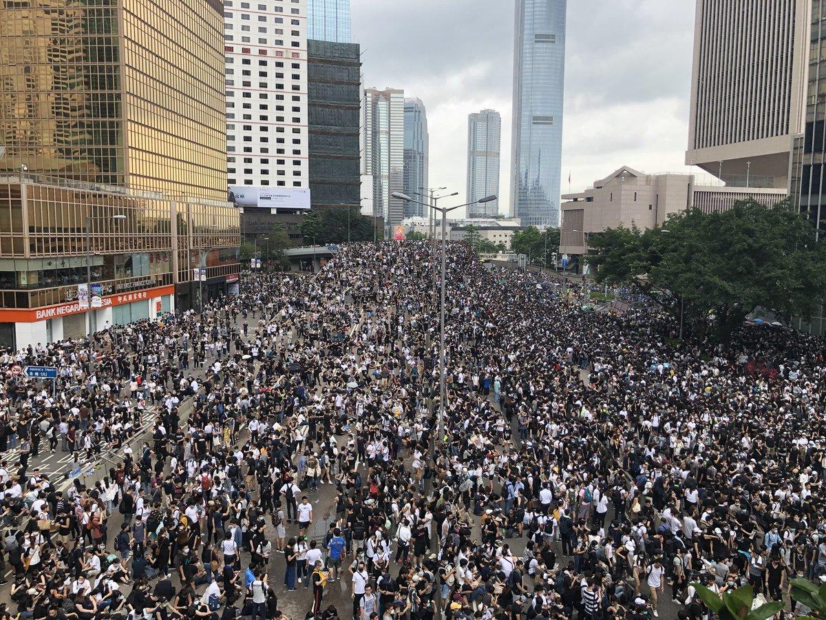 В Гонконге проходит многотысячная акция протеста