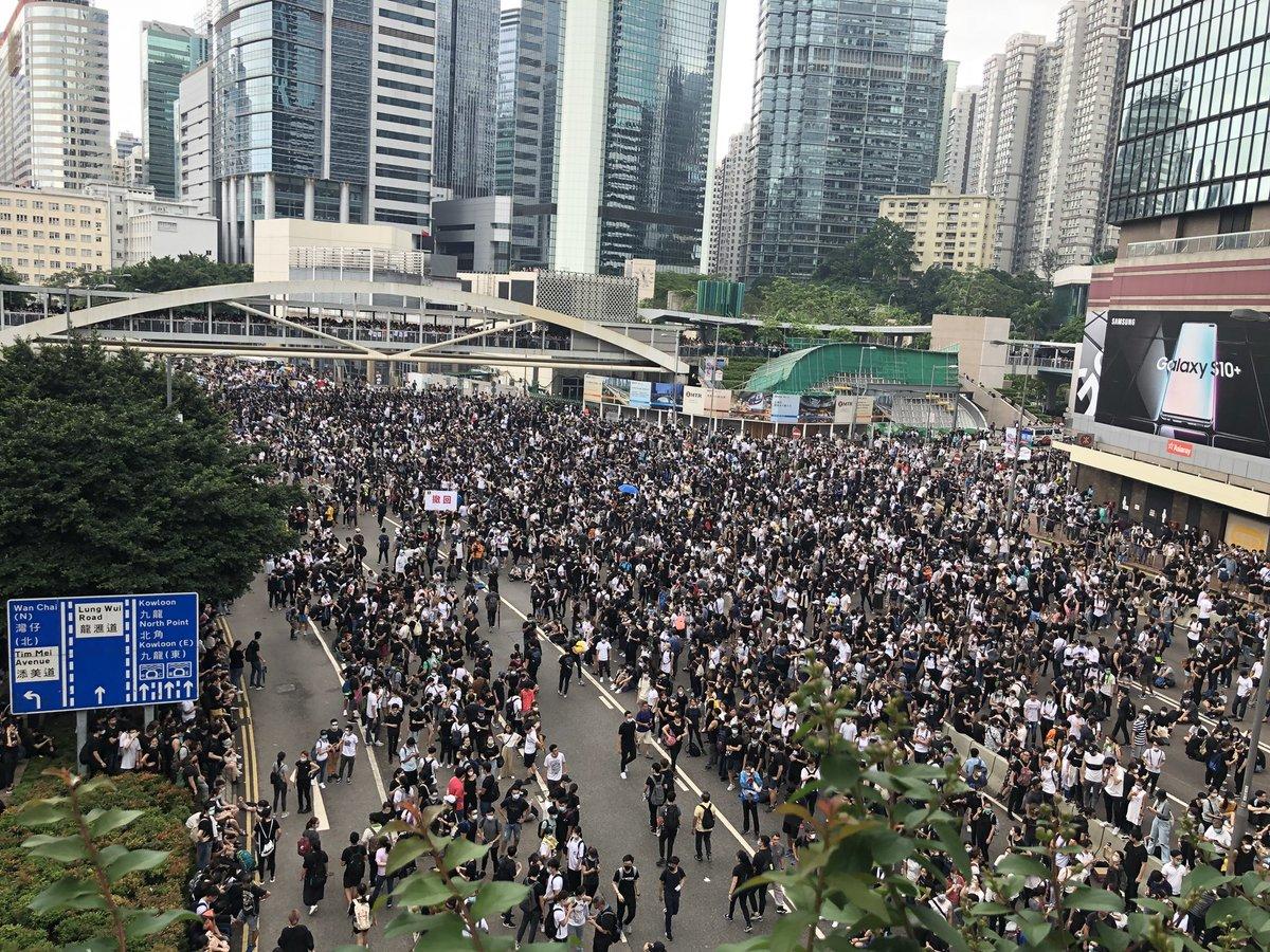 В Гонконге проходит многотысячная акция протеста