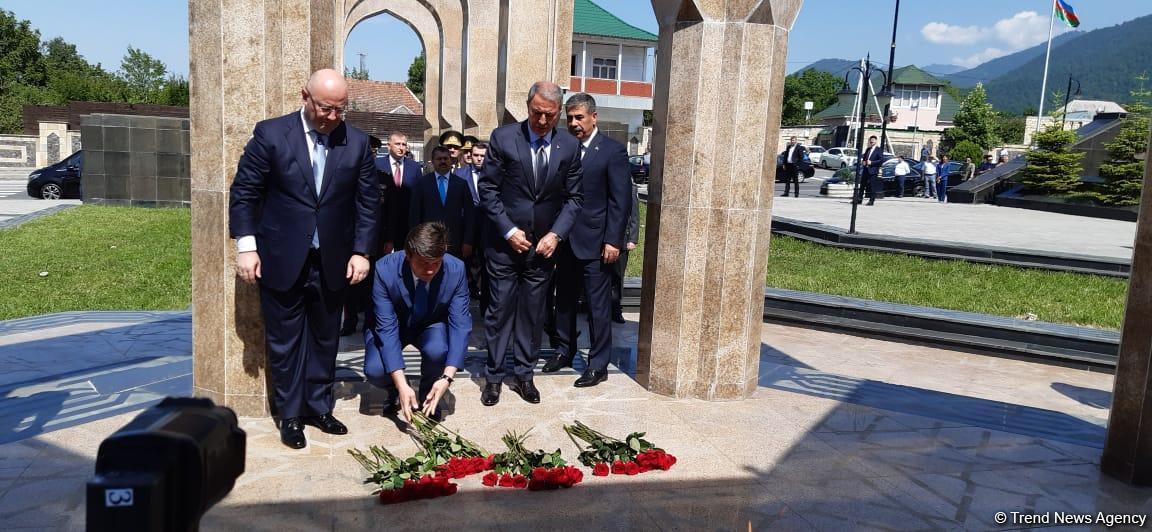 В Габале проходит трехсторонняя встреча министров обороны Азербайджана, Турции и Грузии