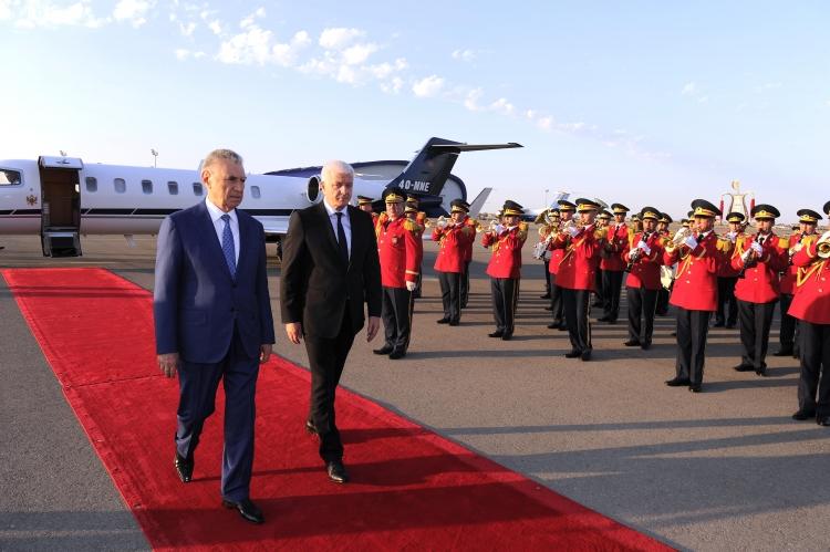 Премьер-министр Черногории прибыл в Азербайджан с официальным визитом