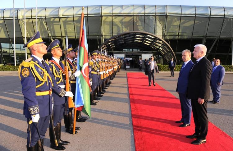 Премьер-министр Черногории прибыл в Азербайджан с официальным визитом
