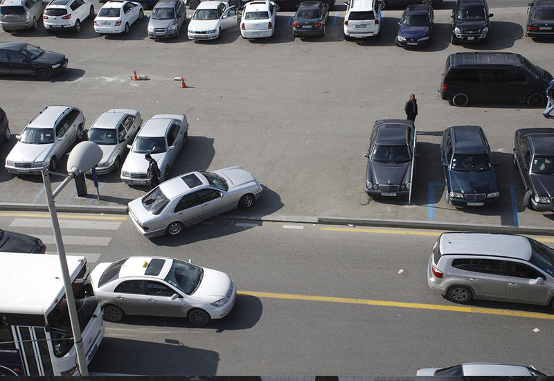 За незаконную парковку оштрафованы около 1000 водителей, задержаны 35 "парковщиков"