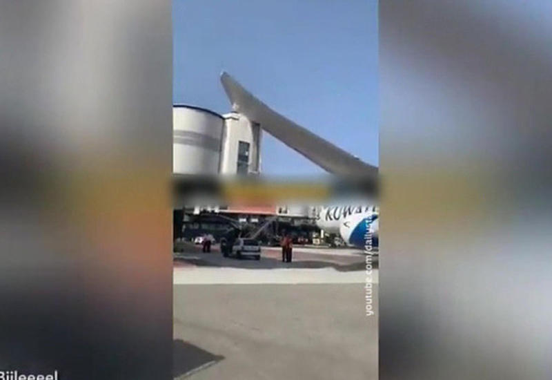 Самолет авиакомпании из Кувейта врезался в арку аэропорта Ниццы