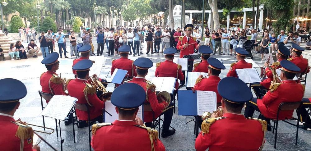 В Баку организованы выступления военных оркестров