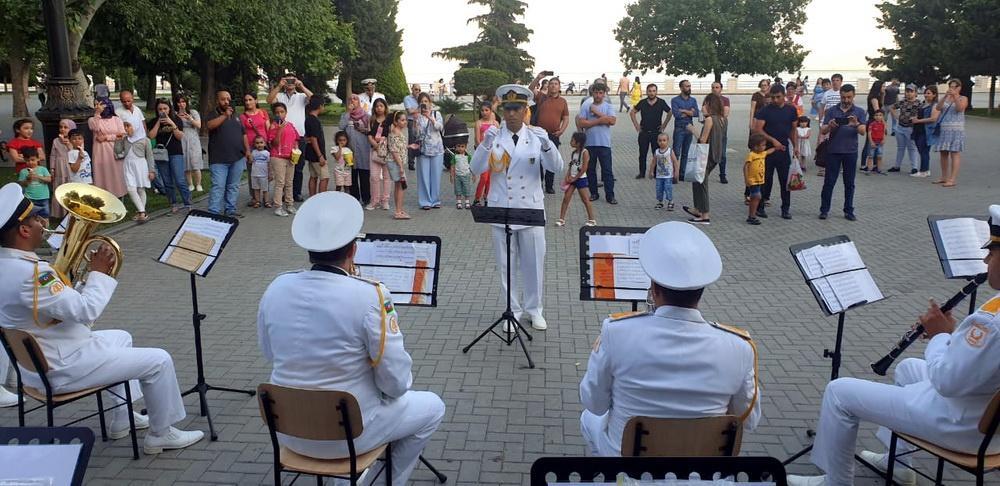 В Баку организованы выступления военных оркестров