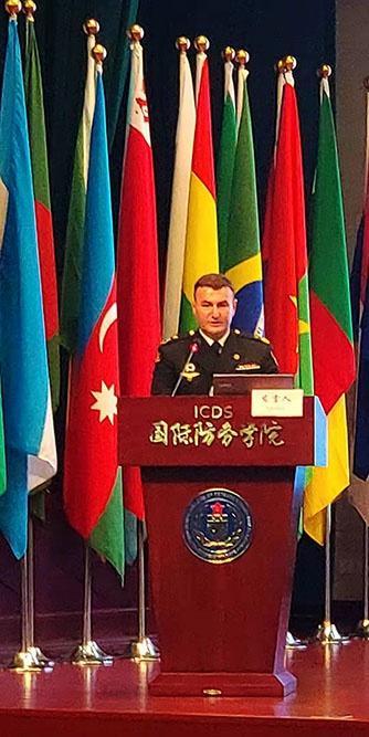 В Китае наградили азербайджанского офицера