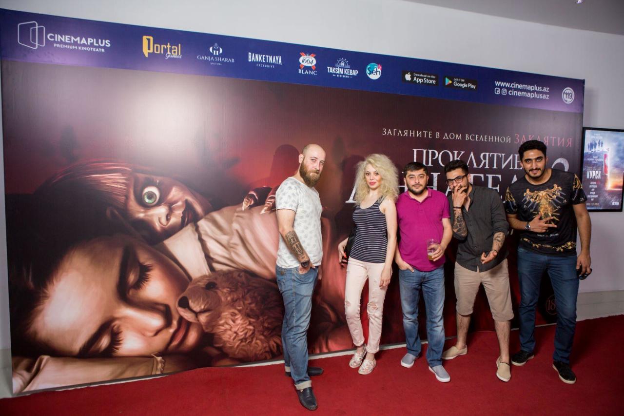 В Баку прошел показ фильма ужасов "Проклятие Аннабель 3"