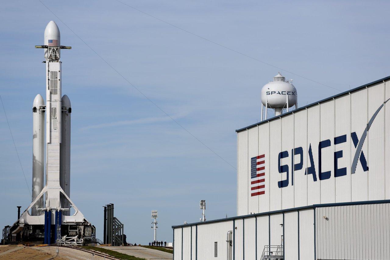 SpaceX может продать свои акции на $1 млрд