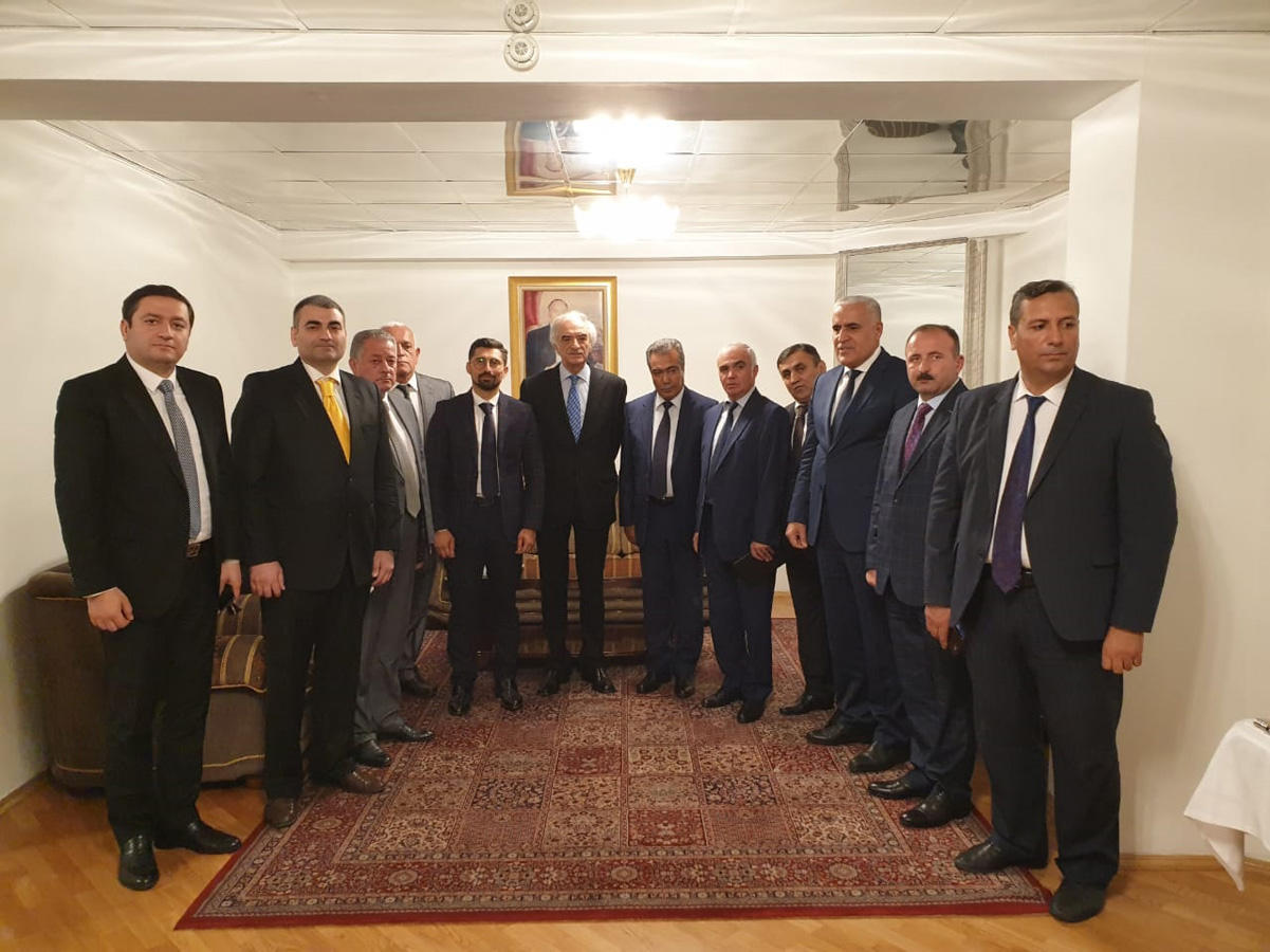 Руководители ведущих азербайджанских СМИ отправились с визитом в Москву