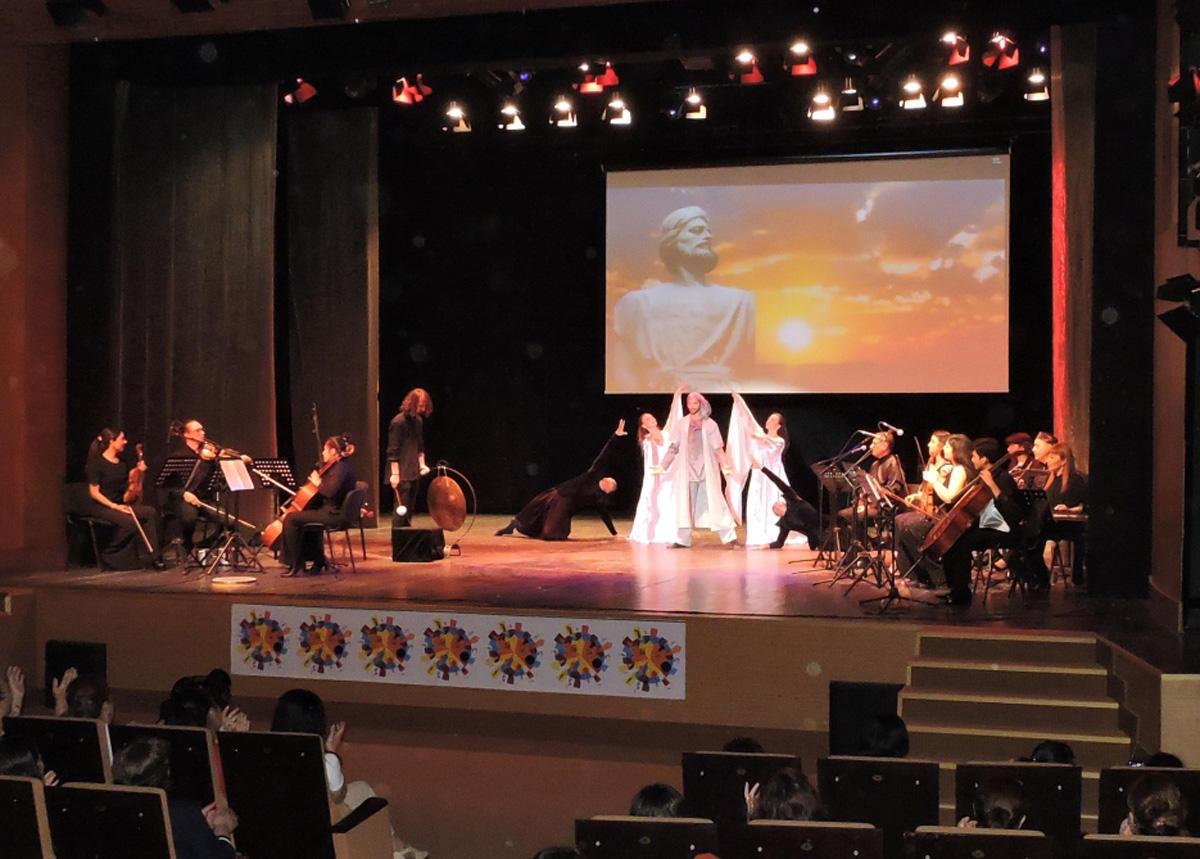 В рамках X Шекинского музыкального фестиваля "Шелковый путь" представлен спектакль "Nəsimiyə ithaf"