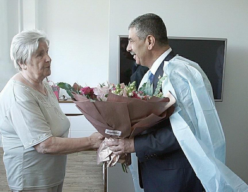 Закир Гасанов посетил мать Национального героя Азербайджана, проходящую лечение в Минске