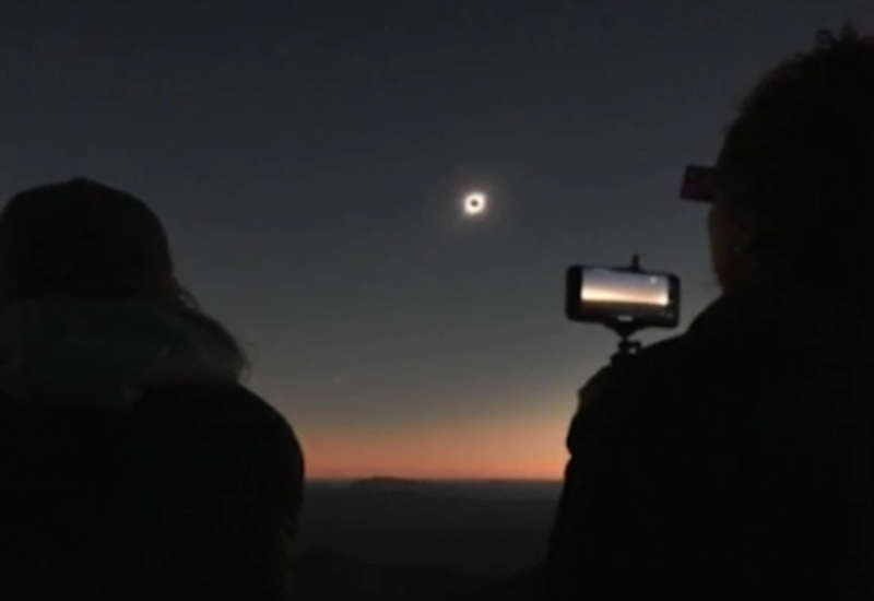 Туристы со всего мира посетили Латинскую Америку, чтобы увидеть солнечное затмение