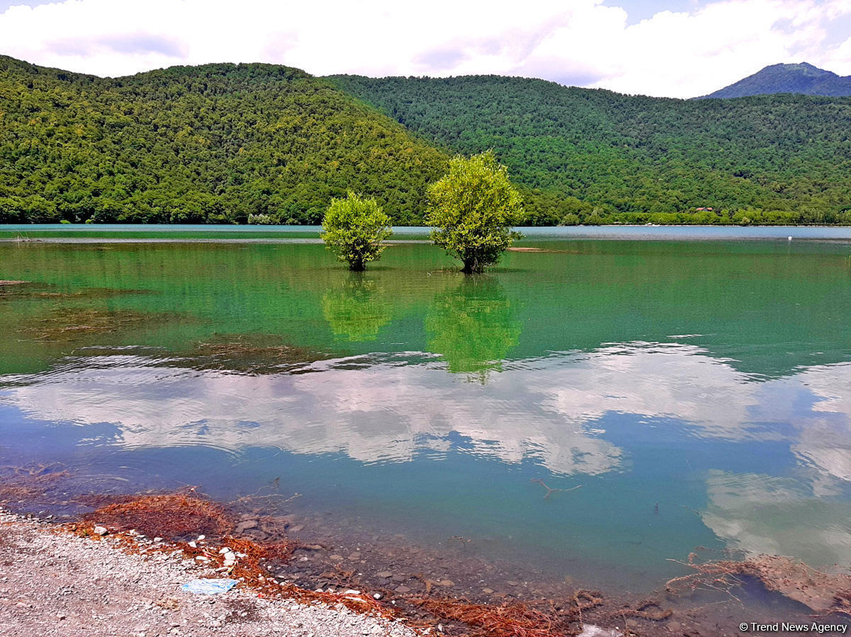 Озеро Нохур в Азербайджане