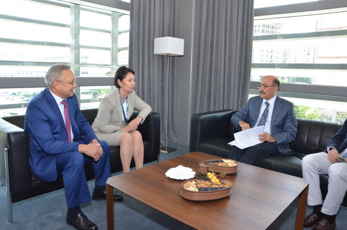 Абульфас Гараев на переговорах с вице-премьером Казахстана
