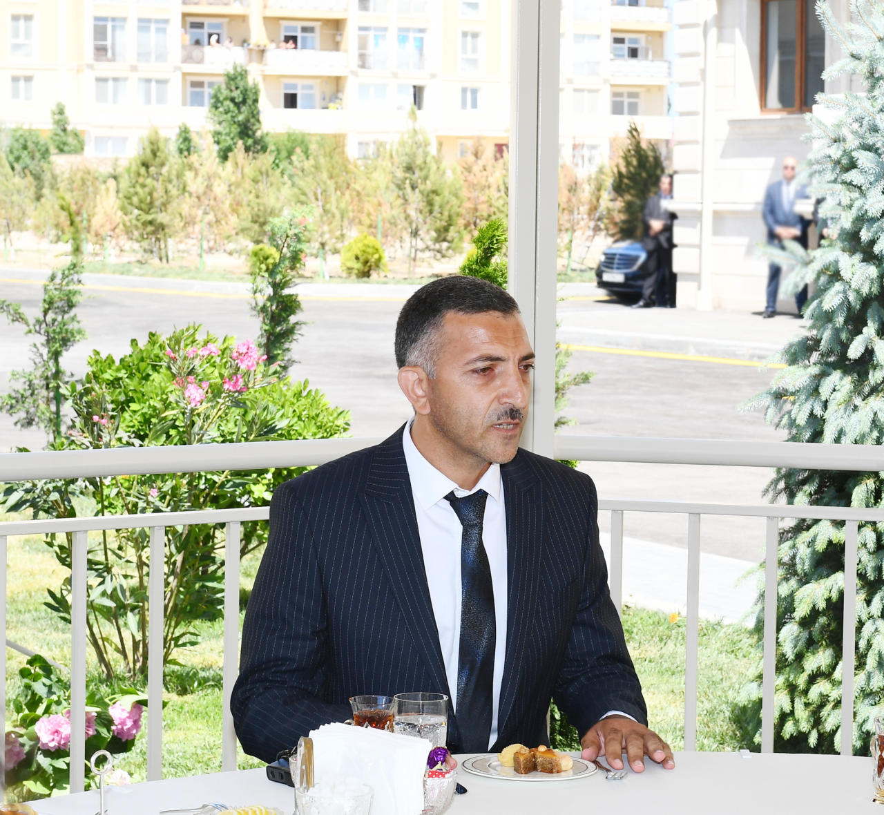 Президент Ильхам Алиев и Первая леди Мехрибан Алиева приняли участие в открытии жилого комплекса для вынужденных переселенцев в Баку