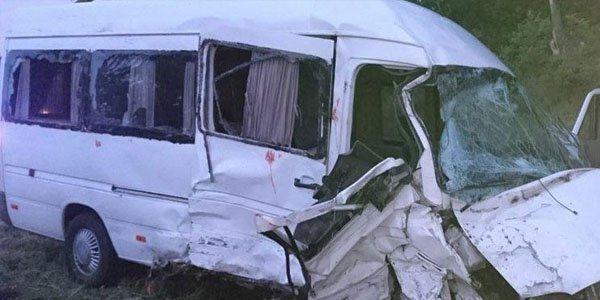Микроавтобус с азербайджанцами попал в тяжелое ДТП в России, много пострадавших