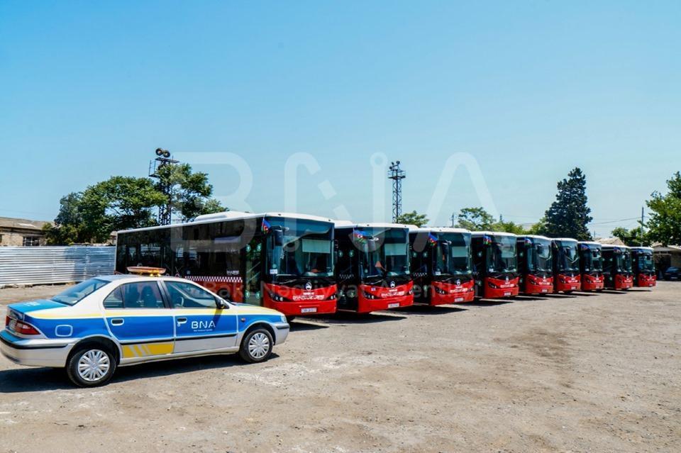 В Баку привезли новые автобусы