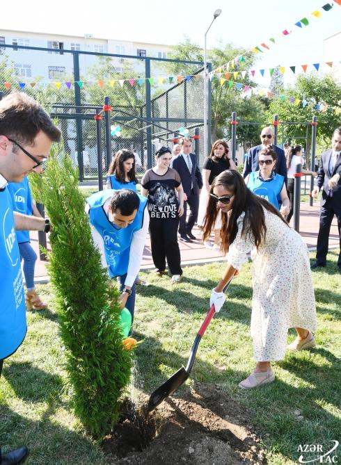 Вице-президент Фонда Гейдара Алиева Лейла Алиева приняла участие в открытии очередного благоустроенного двора в рамках проекта «Наш двор»