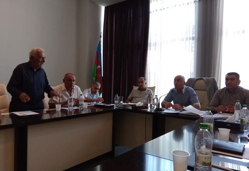 В Азербайджане прошли встречи с производителями табака