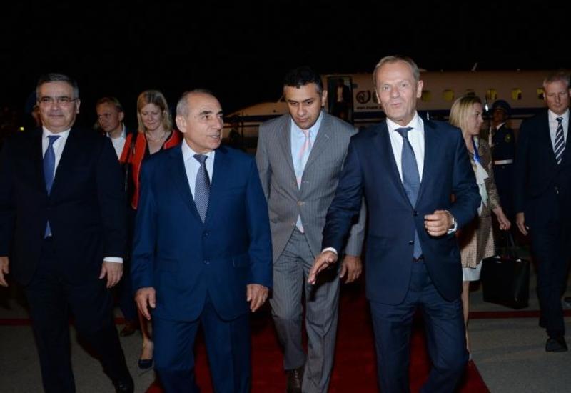 Президент Совета Европейского союза Дональд Туск прибыл с визитом в Азербайджан