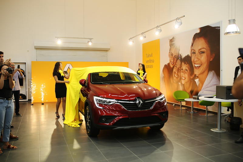 Купе-кроссовер Renault Arkana презентован в ново-открывшемся автосалоне Renault Azərbaycan