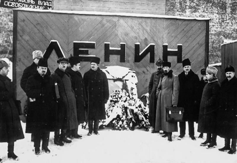 Зачем на самом деле Ленина похоронили в мавзолее