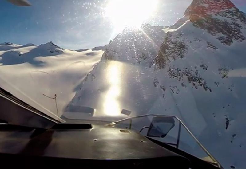Момент столкновения вертолета и самолета над Альпами сняли на GoPro