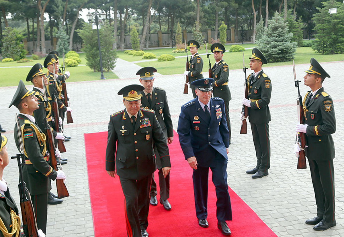 Генерал Уолтерс: НАТО поддерживает территориальную целостность Азербайджана
